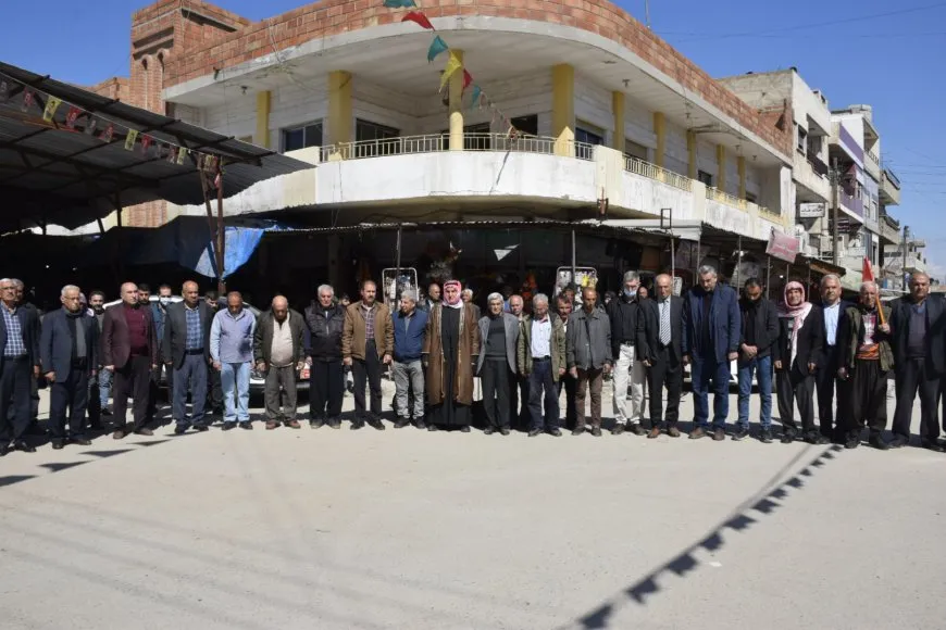Ji bo qurbaniyên komkujiya Helebceyê jiyan 5 deqeyan rawestiya