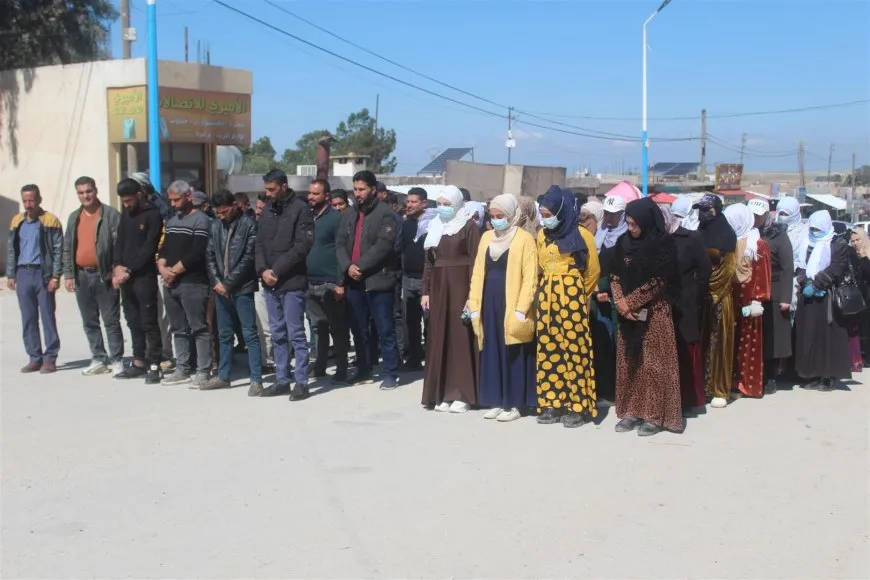 Ji bo qurbaniyên komkujiya Helebceyê jiyan 5 deqeyan rawestiya