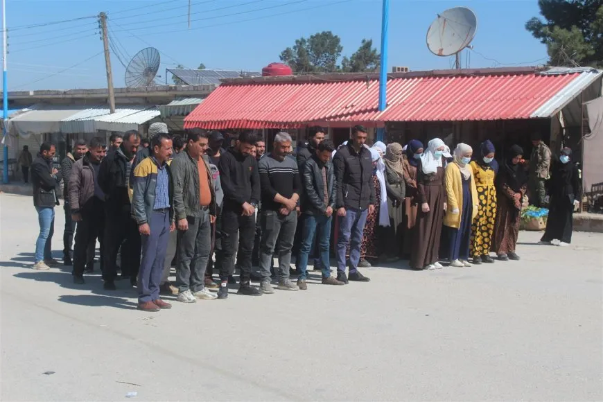 Ji bo qurbaniyên komkujiya Helebceyê jiyan 5 deqeyan rawestiya