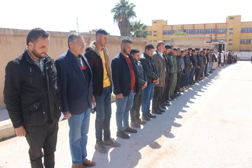 Ji bo qurbaniyên komkujiya Helebceyê jiyan 5 deqeyan rawestiya