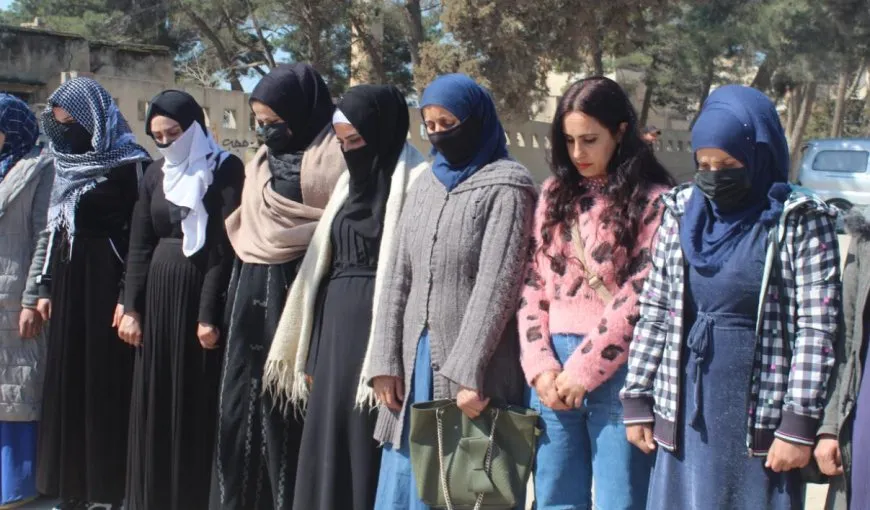 Ji bo qurbaniyên komkujiya Helebceyê jiyan 5 deqeyan rawestiya