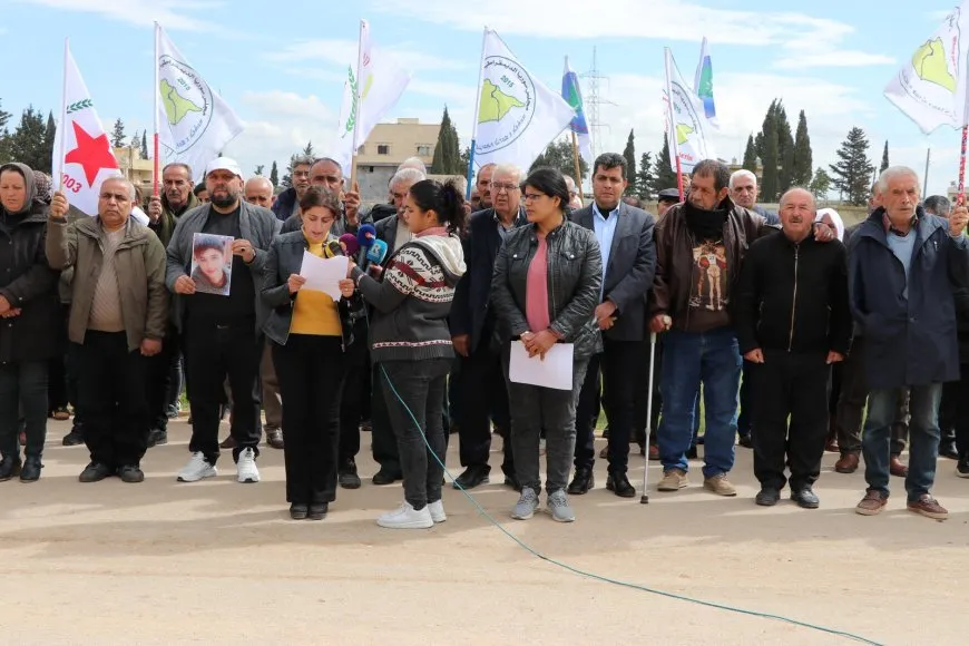 Ji bo qurbaniyên komkujiya Helebceyê jiyan 5 deqeyan rawestiya