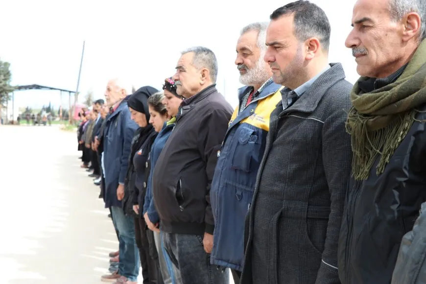 Ji bo qurbaniyên komkujiya Helebceyê jiyan 5 deqeyan rawestiya