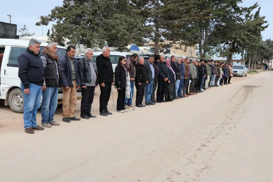 Ji bo qurbaniyên komkujiya Helebceyê jiyan 5 deqeyan rawestiya