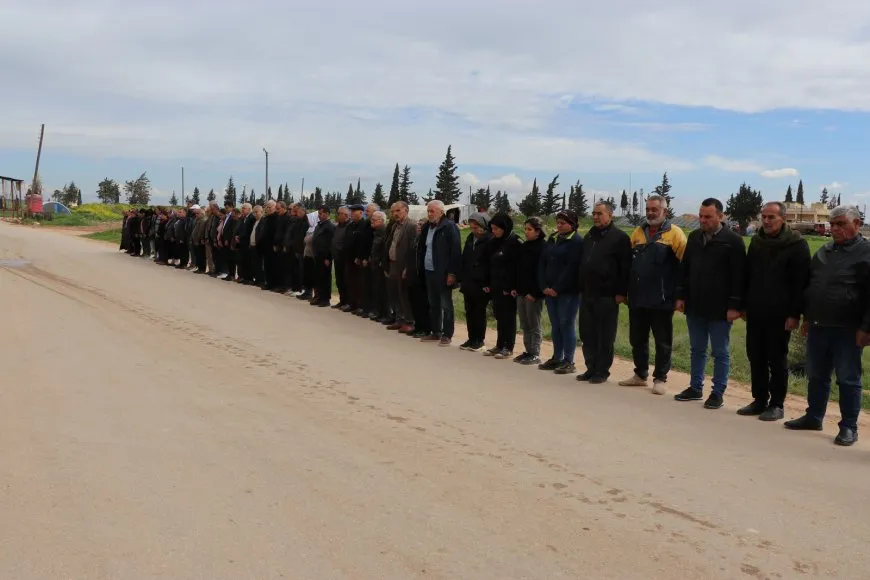 Ji bo qurbaniyên komkujiya Helebceyê jiyan 5 deqeyan rawestiya