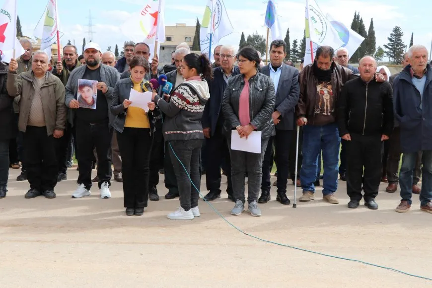Ji bo qurbaniyên komkujiya Helebceyê jiyan 5 deqeyan rawestiya