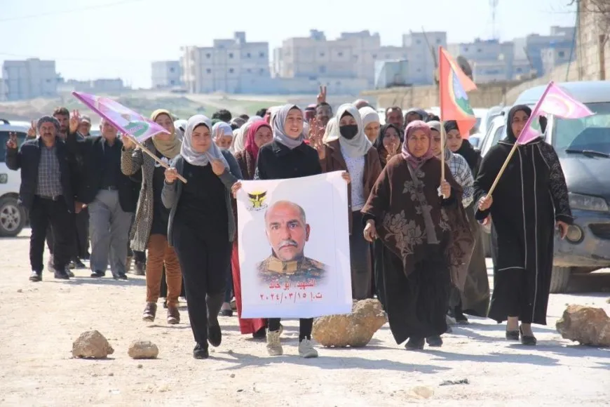 Şêniyên Minbicê sersaxî da malbata şehîd Ehmed El Kurdî