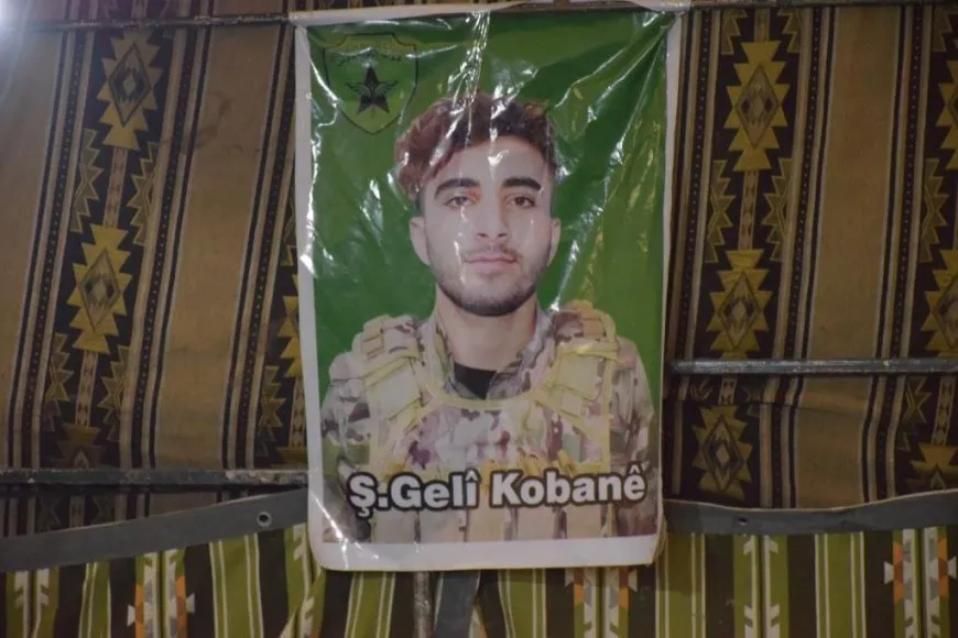 Xelkê Kantona Firatê sersaxî dan malbata Şehîd Gelî Kobanê