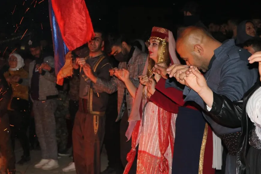Ermeniyan agirê Newrozê pêxist