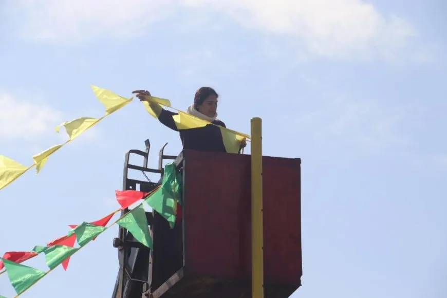 Qada Newrozê ya li Reqayê hat xemilandin