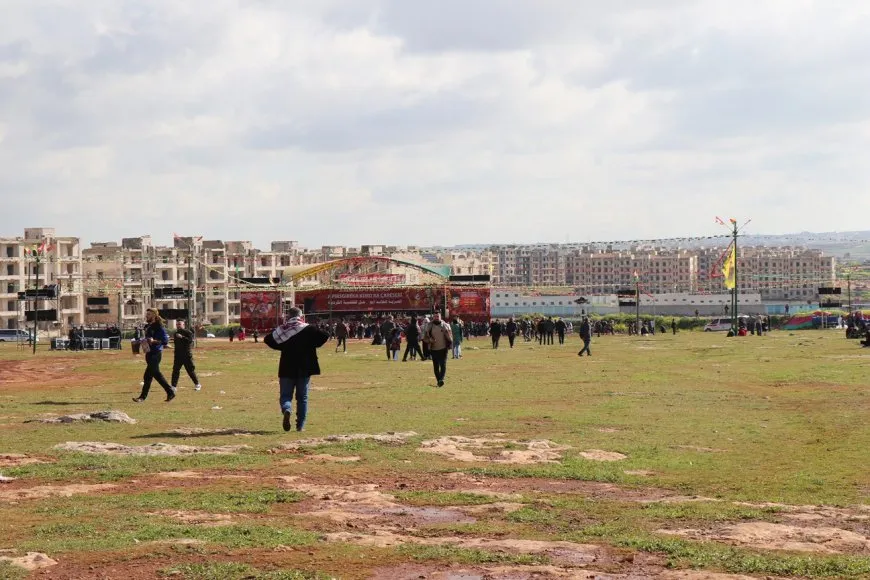Şahiyên Newrozê li Kobanê û Helebê dest pê kir
