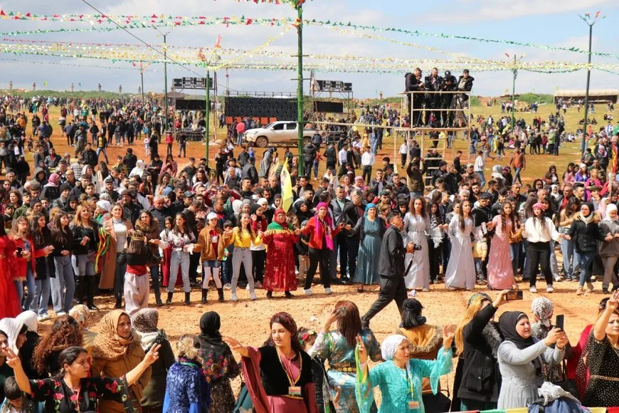 Şahiyên Newrozê li Kobanê û Helebê dest pê kir