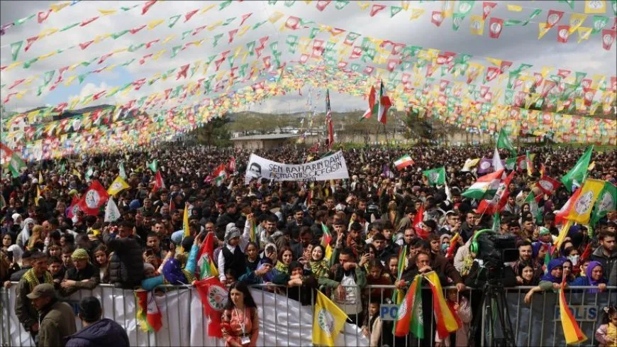 Li Rihayê coşa Newrozê: Be Serok jiyan nabe