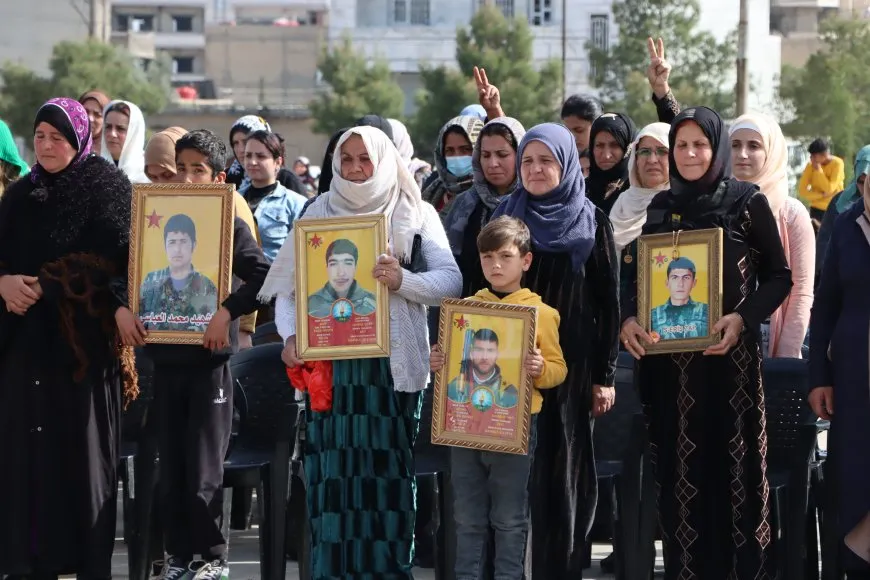 Fermandar Egîd û 114 şehîdên meha Adarê hatin bibîranîn