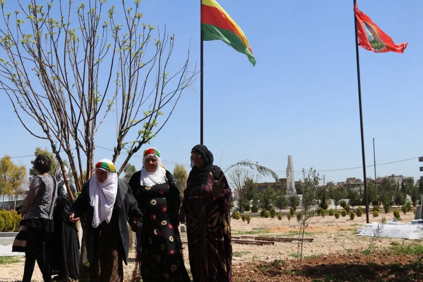 Li Qamişloyê bi boneya 4`ê Nîsanê dar hatin çandin