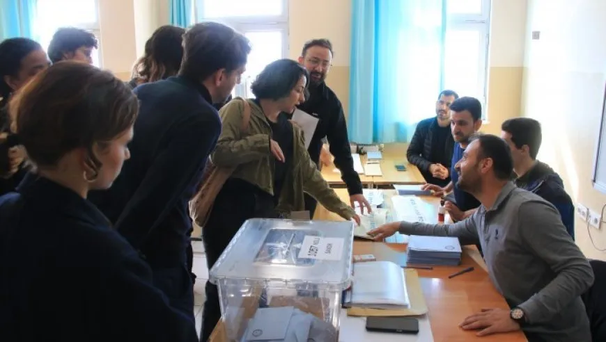 Li 11 bajaran DEM Partî li pêş e