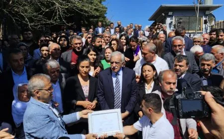 Devrîm Demîr û Ahmed Turk mazbata wergirtin û berê xwe da Wanê