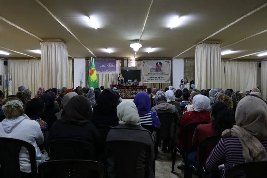 Kongra Star organiza un seminario sobre la lucha del líder Abdullah Ocalan