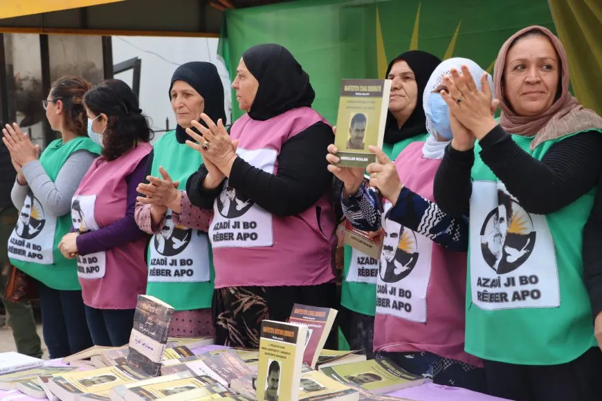 Bi boneya 4’ê Nîsanê standa pirtûkên Rêber Abdullah Ocalan