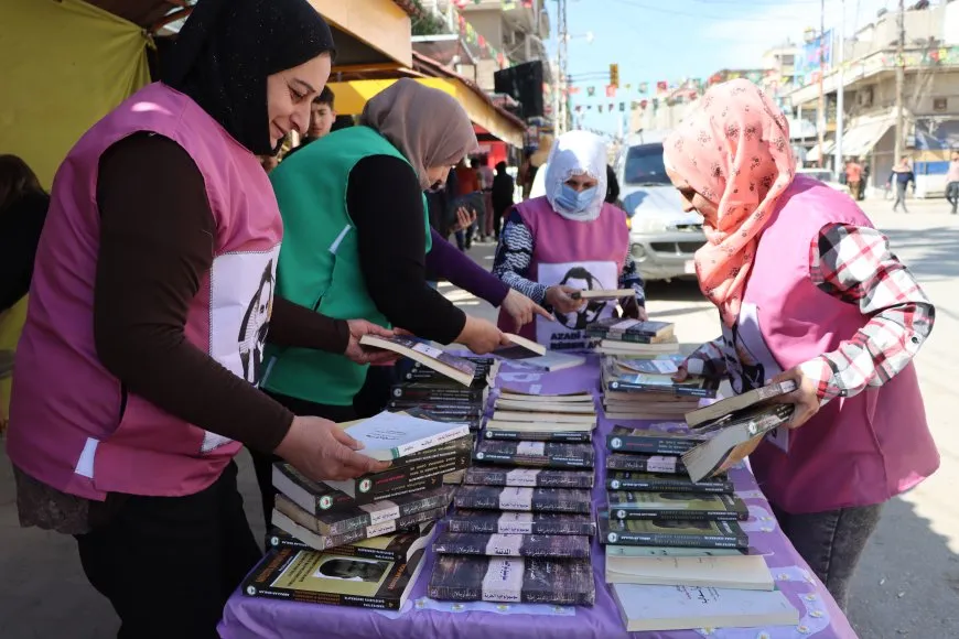Bi boneya 4’ê Nîsanê standa pirtûkên Rêber Abdullah Ocalan