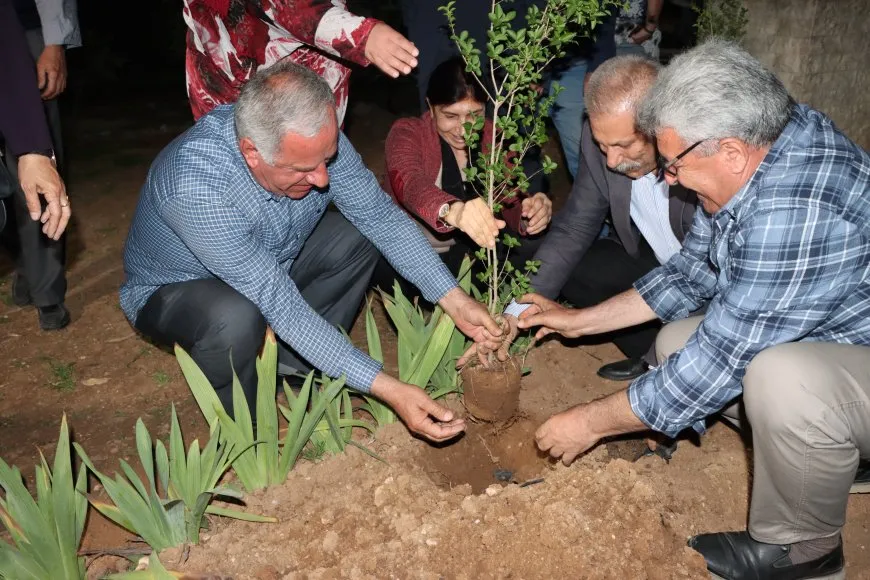 Xêzeromana li ser jiyana Rêber Abdullah Ocalan hate belavkirin