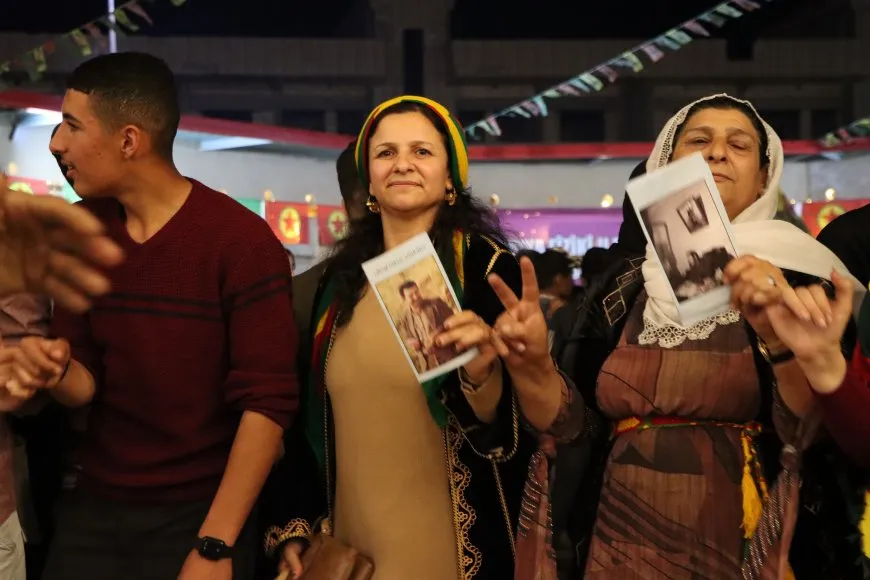Buroşurên jiyana Rêber Abdullah Ocalan vedibêjin hatin belavkirin