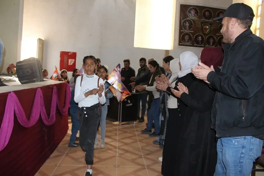 Bi boneya 4’ê Nîsanê şahiyek ji zarokan hat lidarxistin