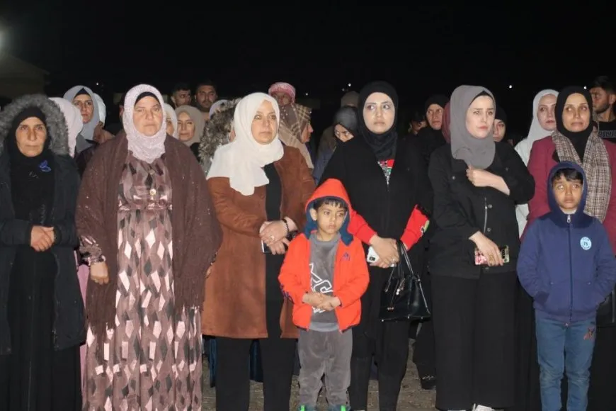 Mûm li ser gorên şehîdan hatin pêxistin
