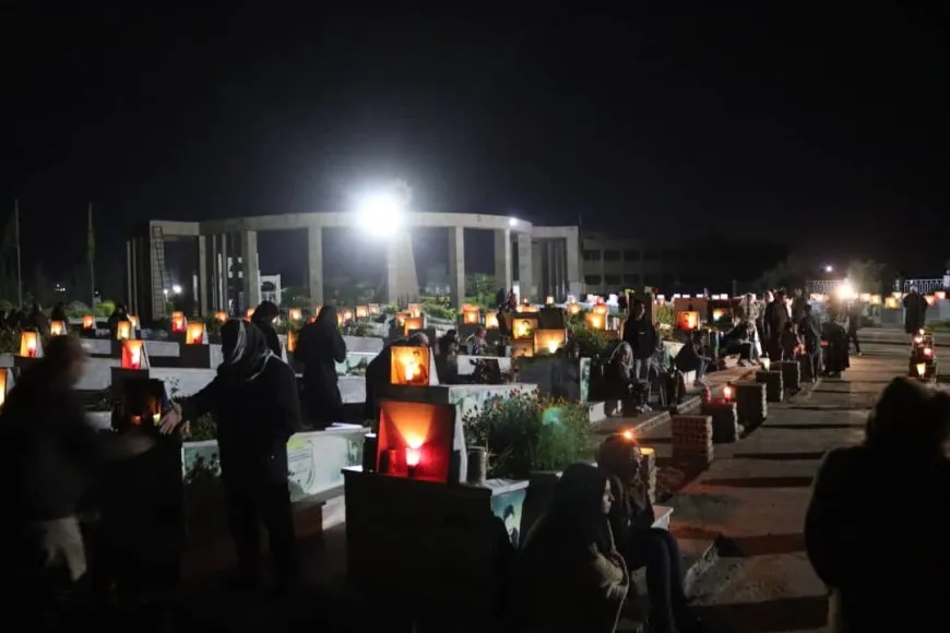 Mûm li ser gorên şehîdan hatin pêxistin