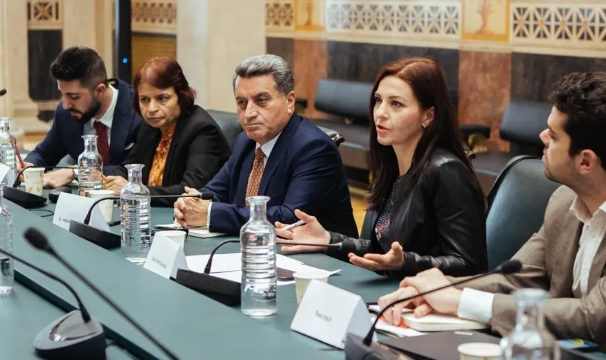 Şandeya Rêveberiya Xweser bi parlamentera Awisturyayê re hevdîtin kir