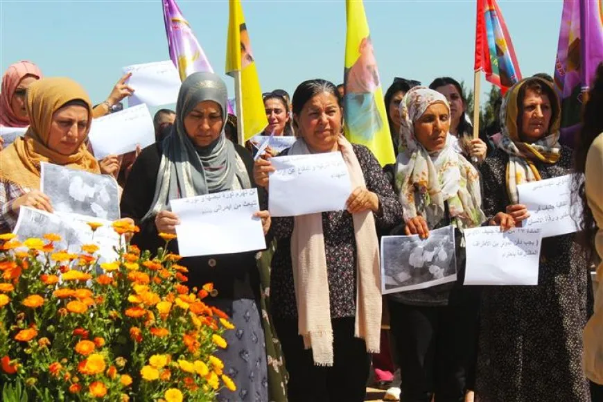 Malbatên şehîdan êrişa li ser goristana şehîdan şermezar kir