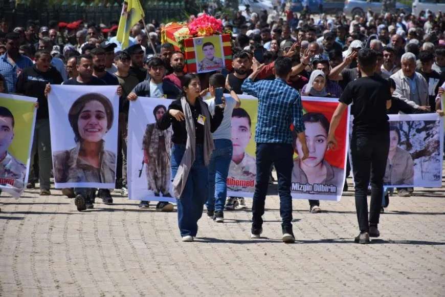 Li Kobanê merasîmê 2 şehîdan