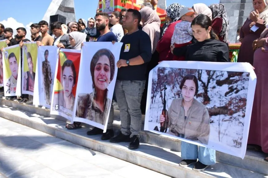 Li Kobanê merasîmê 2 şehîdan
