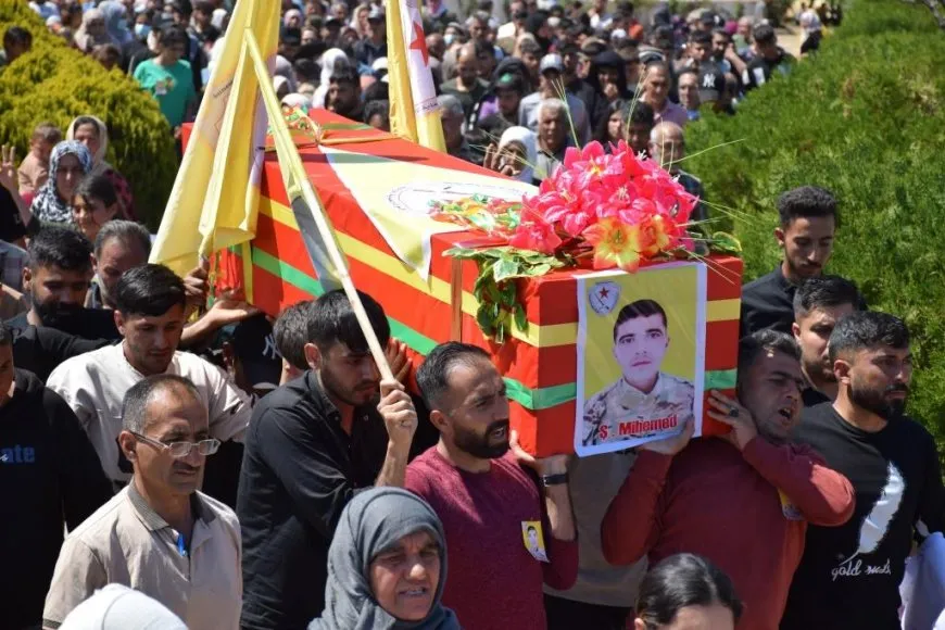 Li Kobanê merasîmê 2 şehîdan