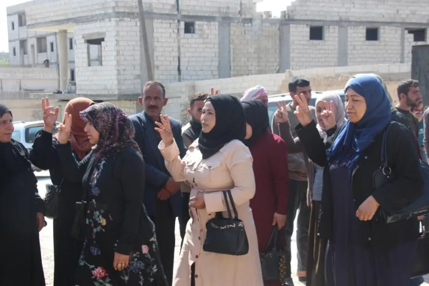 Xelkê Minbicê sersaxî da malbata şehîd Hisên El Îbrahîm