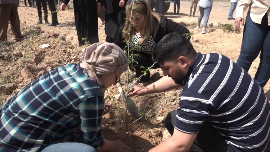 En honor al aniversario de la creación del KJK las mujeres plantan 150 árboles