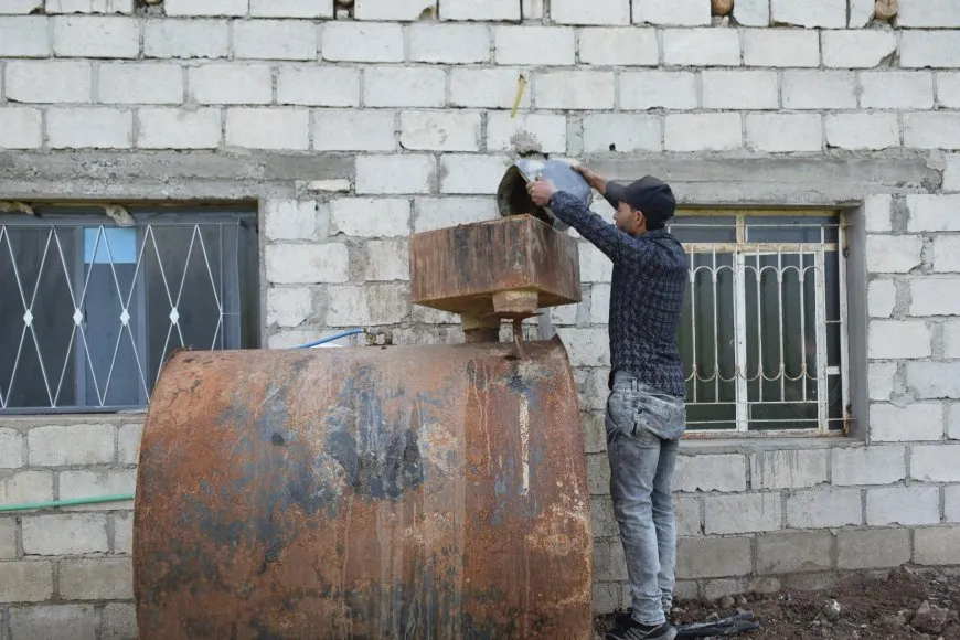 Ji zibilê çêlan gaza mala xwe hildiberîne