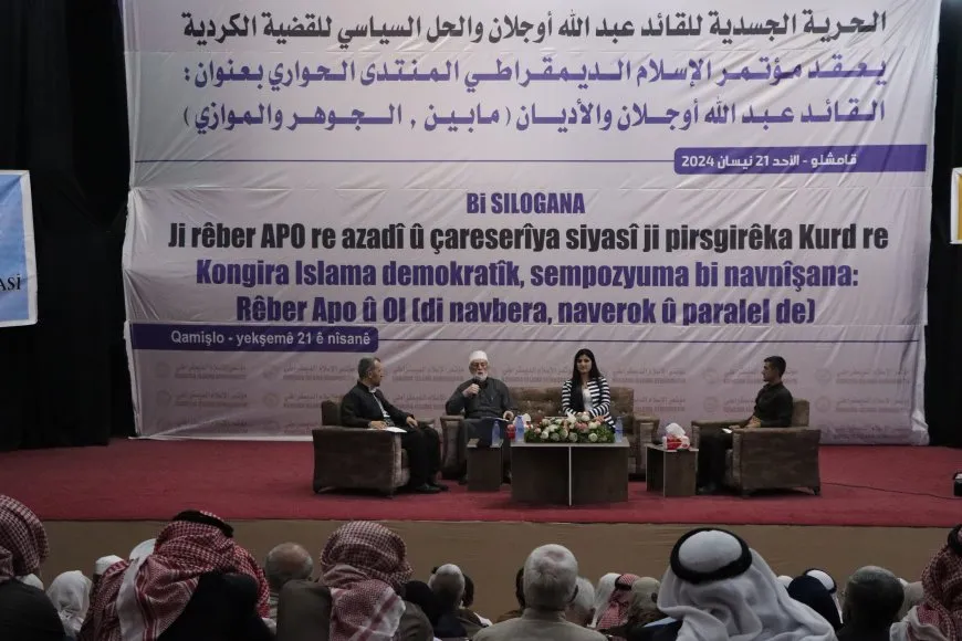 Kongreya Îslama Demokratîk li Qamişlo panelek li dar xist