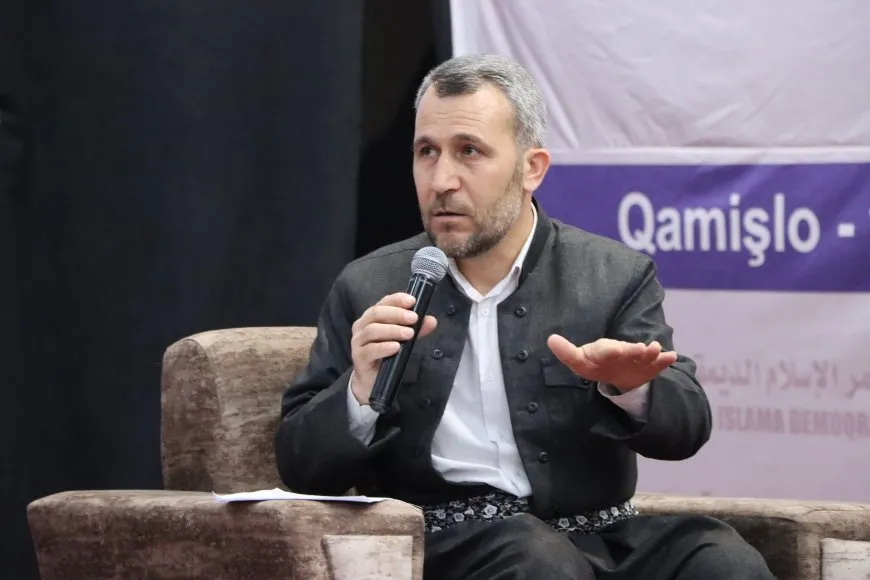 Kongreya Îslama Demokratîk li Qamişlo panelek li dar xist