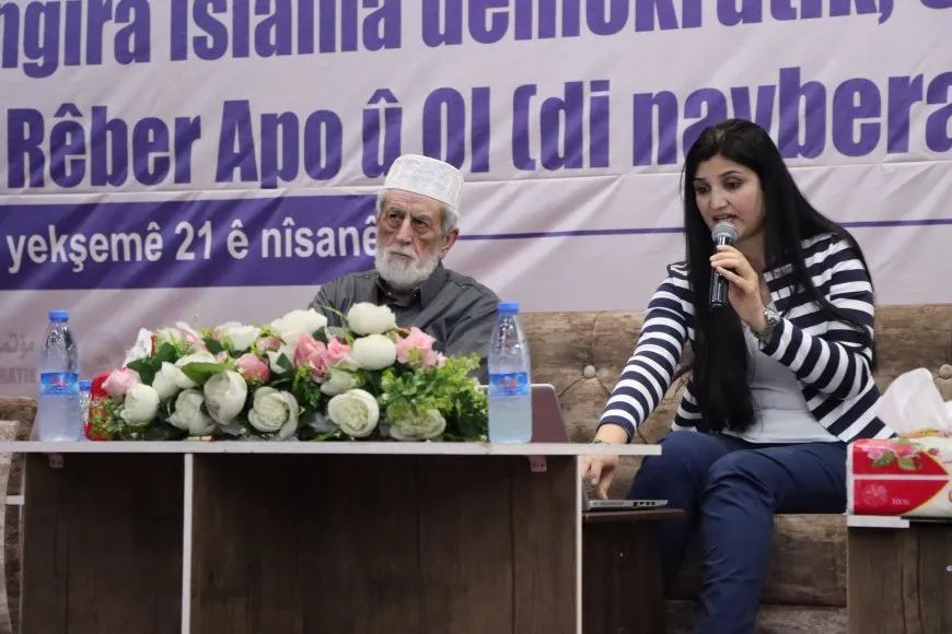 Kongreya Îslama Demokratîk li Qamişlo panelek li dar xist