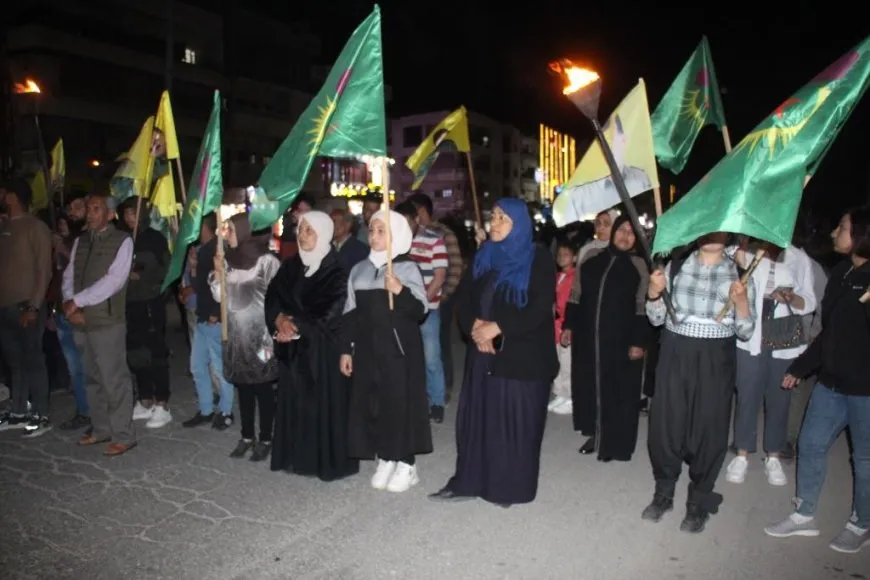 Xelkê Minbicê li dijî êrişên Tirkiyeyê meşiyan