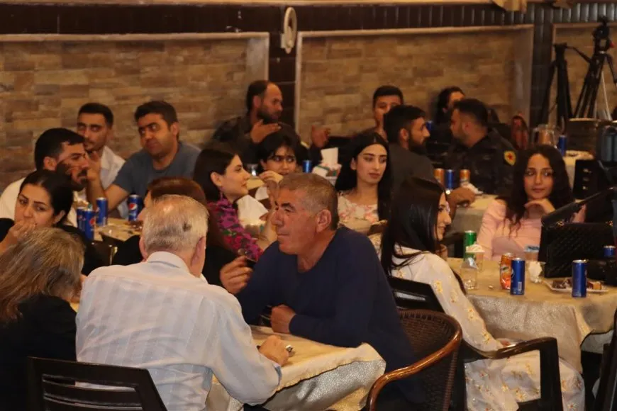 YRAˊyê rojnamevan xelat kirin