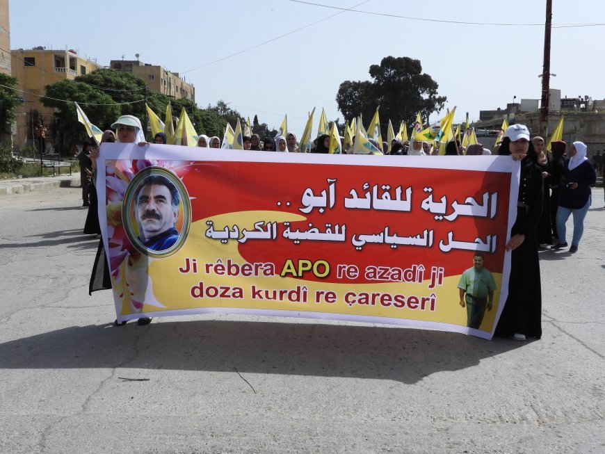 Şêniyên Tebqayê li dijî tecrîda li ser Rêber Abdullah Ocalan meşiyan
