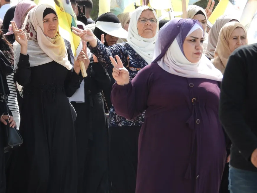Şêniyên Tebqayê li dijî tecrîda li ser Rêber Abdullah Ocalan meşiyan