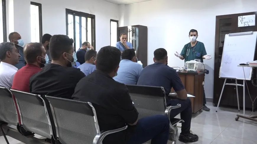 Li Dêrazorê hewldanên pêşxistina tecrubeyên xebatkarên tenduristiyê