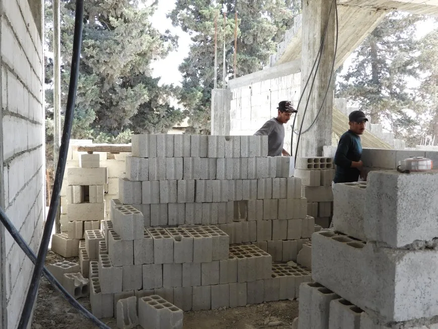 Ji sedî 70`yê projeya dikanan a li Tebqayê bi dawî bûye