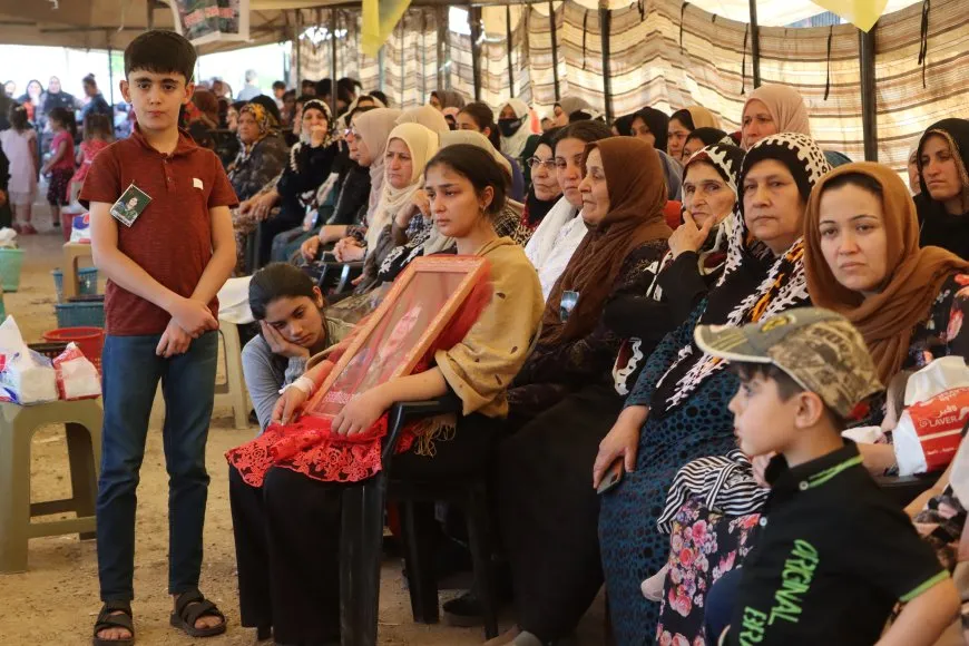 Xelkê Qamişlo sersaxî da malbata şervana YPJˊê Narvîn Hogir