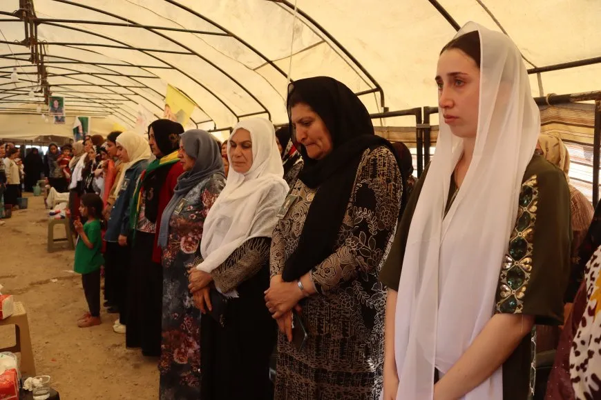 Xelkê Qamişlo sersaxî da malbata şervana YPJˊê Narvîn Hogir
