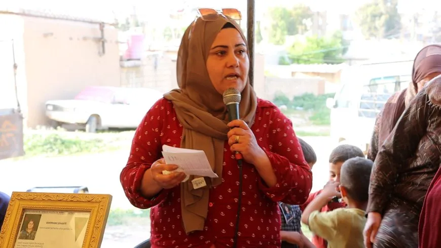 Xelkê Qamişlo sersaxî da malbata şervana YPJˊê Narvîn Hogir