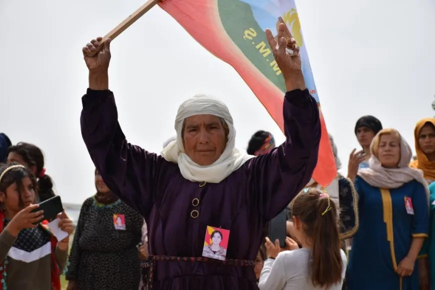 Gelê Kobanê sersaxî da malbata şehîd Zîn Zagros